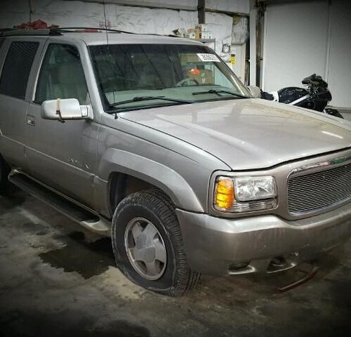 6G7328_0 Used 2000 Cadillac Escalade Door Assembly Front RH