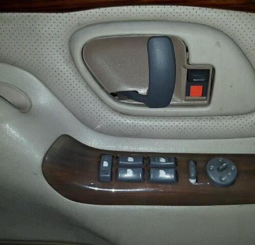 6G7328_4 Used 2000 Cadillac Escalade Door Assembly Front RH