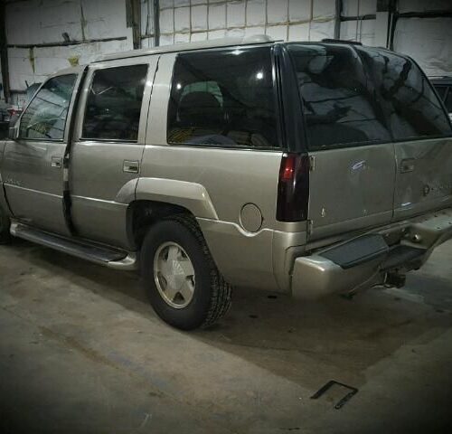 6G7328_5 Used 2000 Cadillac Escalade Door Assembly Front RH