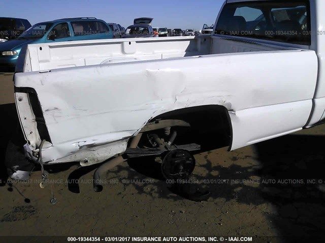 7D7499_7 Used 2006 GMC Sierra 1500 Air Cleaner