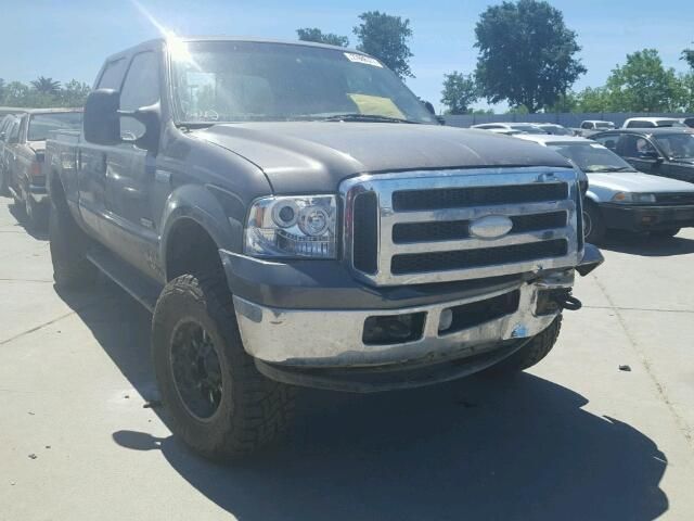 7E7525_0 Used 2005 Ford F-350 Super Duty High Mounted Stop Lamp
