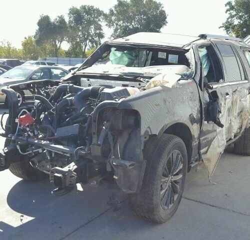 8J7816_1 Used 2015 Lincoln Navigator Console Front