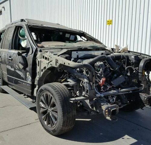 8J7816_3 Used 2015 Lincoln Navigator Console Front