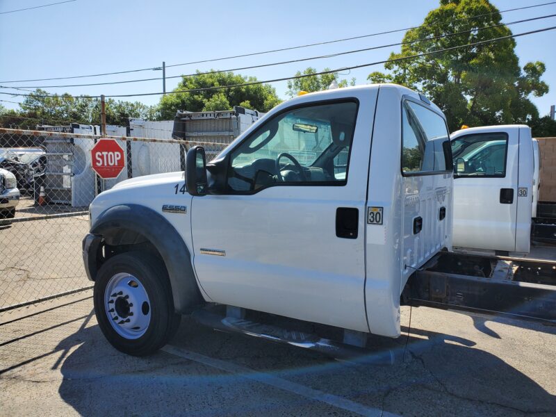 G8127_0 Used 2006 Ford F-550 Super Duty Vacuum Pump