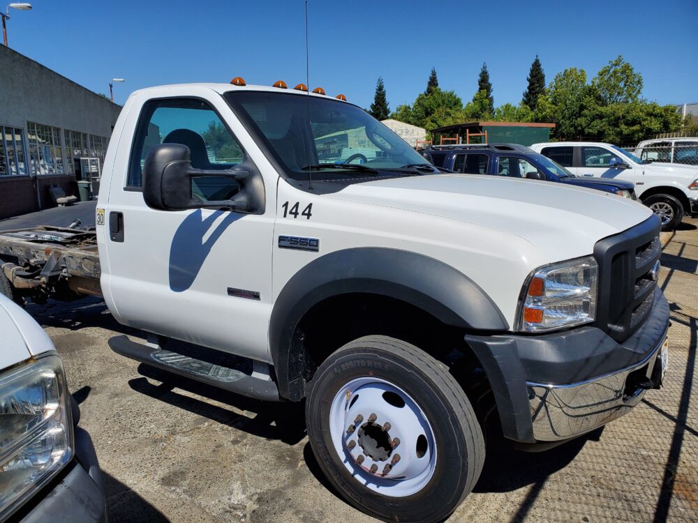 Used 2006 Ford F-550 Super Duty Spindle Knuckle Front RH